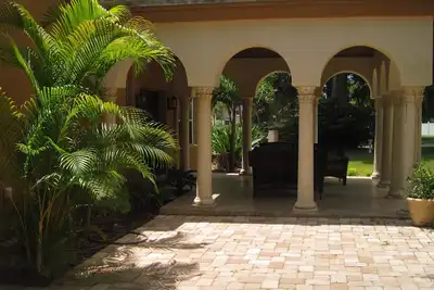 Image de 2br, 2bath Riverfront de luxe, 5 min du centre-ville de Tampa, 30 min de la plage