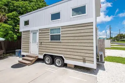 Image de Tiny House Amy- notre première petite maison à Tiny House Siesta- WiFi gratuit