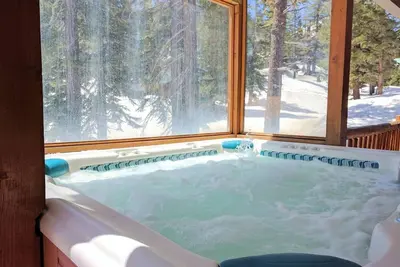 Image de Mammoth Mooseâś¶Big & Beautifulâś¶Etapes vers les ascenseurs et la navetteâś¶lockr / spa / sauna / garag