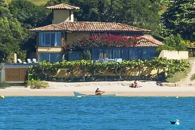 Image de Beach house with 6 suites, on the edge of Ferradura beach