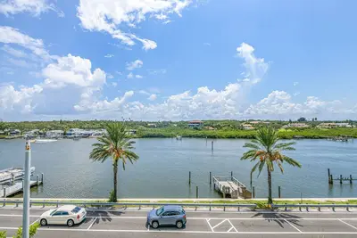 Image de West Coast Vista 3e Bay View Condo