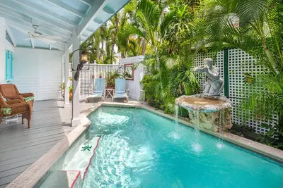 Image de ~ Southard Comfort ~ Maison historique avec piscine Pvt, parking Pvt et endroit calme