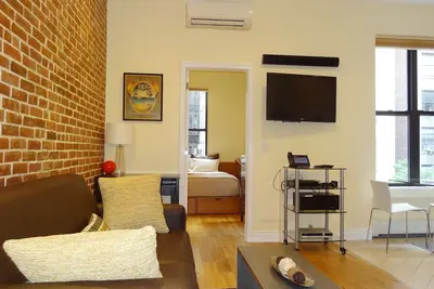 Image de Grand luxe meublé 1 Br Apt avec laveuse \/ sécheuse dans un bloc Uws à Central Park
