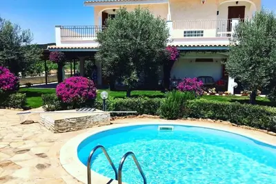 Villa Dans Residence Avec Piscine Condominium