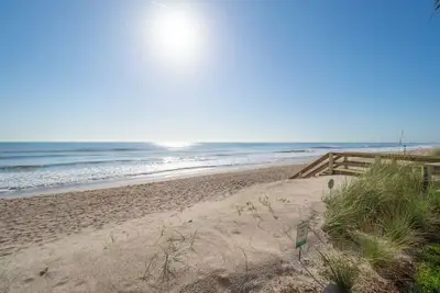 Image de Location de vacances en bord de mer, de belles vues depuis le 1er étage.
