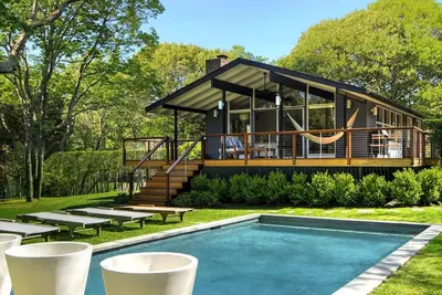 Image de Mid-Century Modern Beach House - Au bord de l'eau, plage privée!
