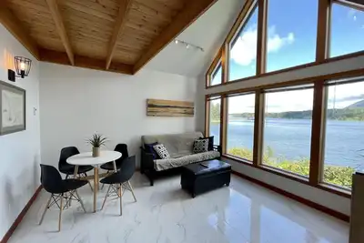 Image de Cabine privée et bain à remous en bord de mer! 4 personnes