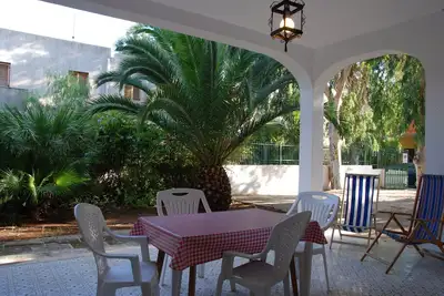 Image de La Villa \"Riviera\" grande et spacieuse avec belle véranda et le jardin vert