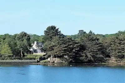 Image de Arzon: Du bleu, du vert, du calme, du charme, grand confort, au bord du Golfe.