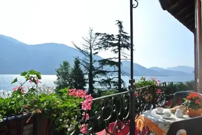 Image de Maison De Vacances « butterfly » avec les vues Lac Majeur