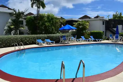 Image de Appartement entièrement climatisé avec vues sur le 9e green et la piscine