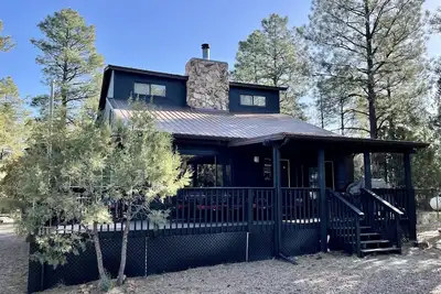 Image de ReelParadise Cabin 3br \/ 2ba avec Ac, WiFi, câble - prêt pour votre évasion rapide!