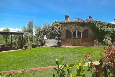 Image de Chalet Lampone, dans la verdure de la Toscane, piscine, Ă deux pas de Sienne