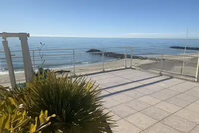 Image de superbe appartement terrasse vue pleine mer bord de plage 2chb 2 SdB 4 à 6 pers