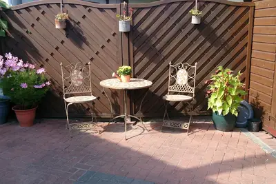 Image de appartement meublés avec goût avec jardin près de la plage