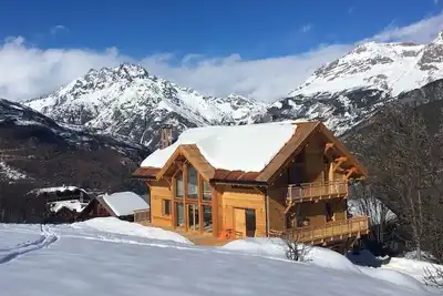 Image de Chalet de luxe (tout neuf) à Puy Saint Vincent 1400, au calme, à 250m des pistes de ski