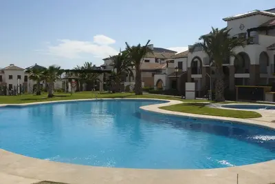 Image de Appartement Familial de Luxe 2 Chambres avec Piscine Extérieure \/ Intérieure et WiFi