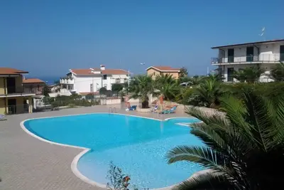 Image de appartement lumineux dans résidence calme a 1 km de la plage