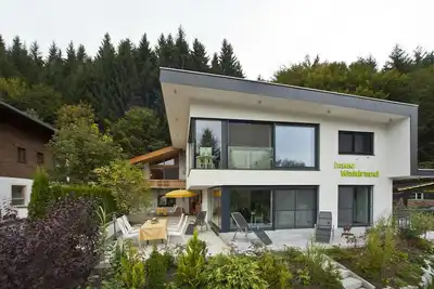 Image de Appartement de vacances \"Hahnenkamm\" dans le domaine skiable, paradis de la randonnée