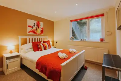 Image de Bel appartement de jardin 2 chambres - Central Newquay - 5 minutes à pied de la plage!