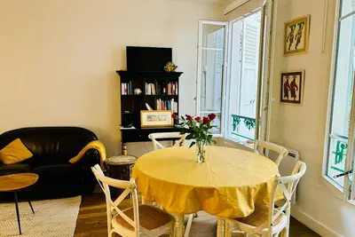 Image de Latin Quarter, close to rue Mouffetard, gardens, Sorbonne, central, well connected
