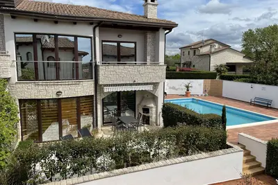 Image de Piscine, court de tennis, WiFi, magasins locaux \/ restaurants