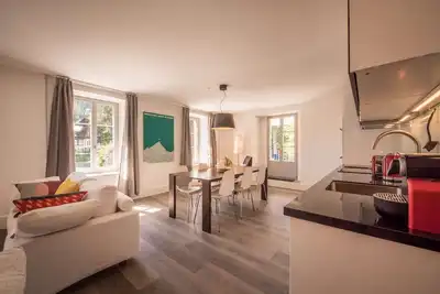 Image de Dependance 2, parfait appartement au 1er étage avec vue sur la montagne, ascenseur et bien-être