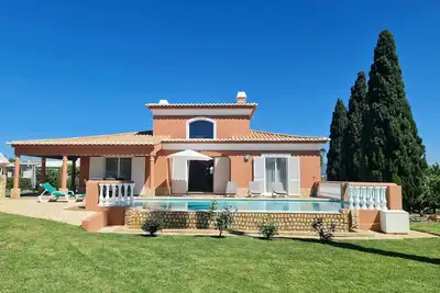 Image de Magnifique villa en bord de mer, piscine privée, à 1 km de la plage Meia Praia