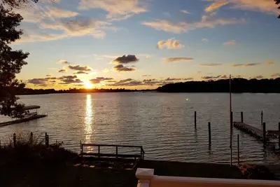 Image de Beaux couchers de soleil Sur le front de mer face Ă l'ouest du lac Spring