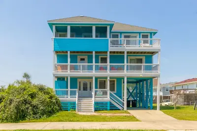 Image de 4 chambres Oasis Pet Friendly près de la plage