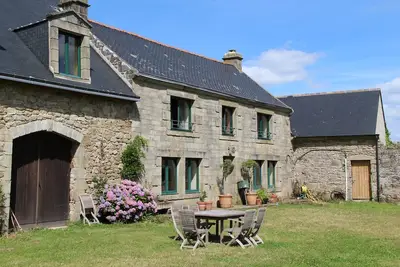Ancien corps de ferme proche de Locronan, idéal famille,