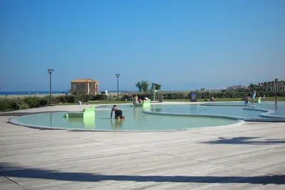 Image de 6 couchages, 100m plage, parking, climatisation, lave linge, lave vaisselle