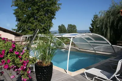 Image de Gîte  labellisé 3 clés, piscine 5m par 10 m abritée et chauffée