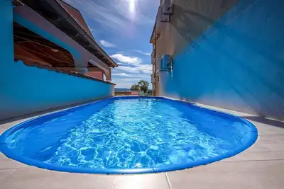 Image de Vacances dans un appartement avec vue sur l'océan Lvo)