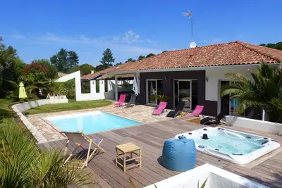 Image de Villa moderne avec Piscine\/Spa\/Cuisine été pour 8 pers Très belles prestations