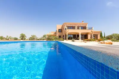 Image de grande villa avec piscine, vue sur la réserve naturelle de Cabrera et la mer & WiFi