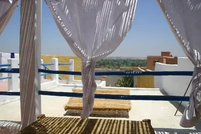 Image de maison traditionnelle  berbère avec terrasse sur la palmeraie de Massa