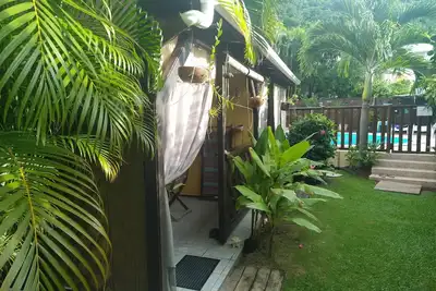 Image de T1 avec Terrasse et piscine dans un écrin de verdure à 100 m de la plage.