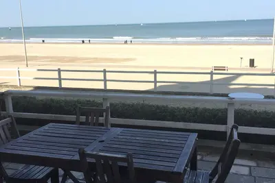 Image de Appartement avec terrasse et superbe vue mer accès direct plage à Trouville sur Mer