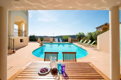 Image de Luxury Apartment. Sea View. Pool French Riviera. Air. C. LaNonete 2