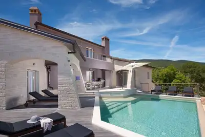 Image de Villa exclusive 5 * avec vue magnifique sur la mer et piscine chauffée