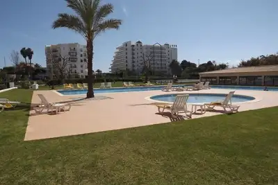 Image de Appartement 2 chambres avec piscine \/ climatisation \/ wifi - Praia da Rocha