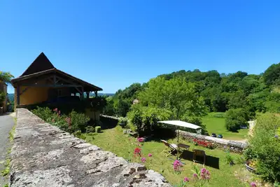 Image de Maison Du XVIIeme  & Grande Piscine  Dans Le Village Classe De Limeuil