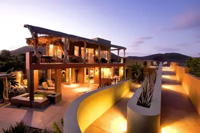 Image de Maison mexicaine moderne avec vue panoramique sur l'océan