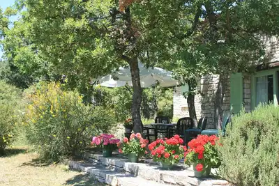 Image de Maison calme indépendante entre chênes et lavandes