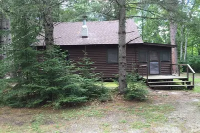 Image de Cabine # 4 (Ours) Belle cabane en pin noueux nichée dans les bois!
