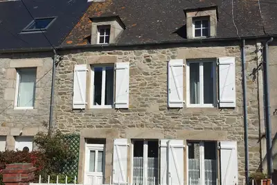 Image de joli havre de paix, dans une commune bord de mer. pour une famille, et animaux