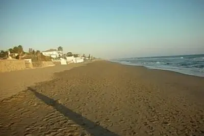Image de Appartement de 2 chambres avec vue sur la mer. Grande piscine partagée, jardins bien entretenus <br>