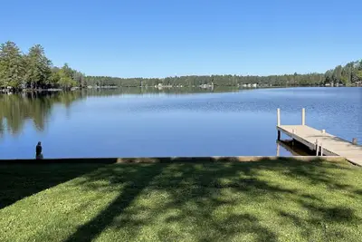 Image de Adirondack Beauty! 110 pi Lake Frontage House - Plage privée; Kayaks, canoë