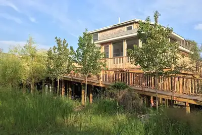 Image de Belle maison familiale 2 étages avec Ac, terrasses ensoleillées, jardin, porche